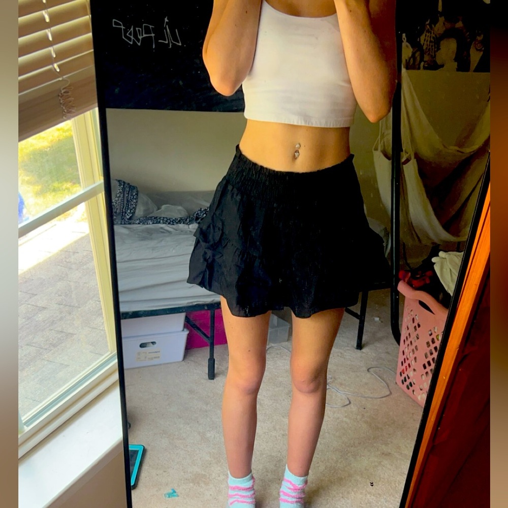 small stretchy black skirt